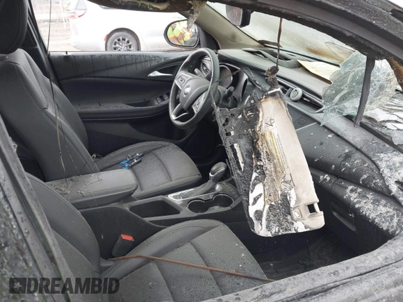 ✅ 2021 Buick Encore GX Essence • VIN: KL4MMGSL4MB149697 • Lot: 42317920. Wystawiony na IAAI z przebiegiem 33 647 mil. Bezpłatny archiwum sprzedaży aukcyjnych z USA i szczegółowy raport historii pojazdu na DreamBid. Zdjęcie 5.
