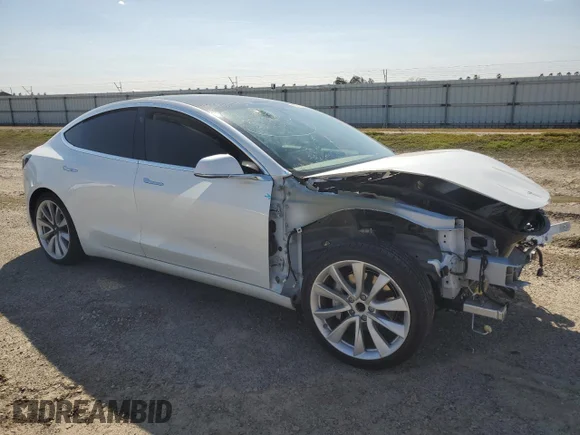 ✅ 2020 Tesla Model 3 Standard Range Plus • VIN: 5YJ3E1EAXLF806584 • Лот: 47213473. Опубліковано раніше на Copart з пробігом 13 521 миль. Безкоштовний доступ до архіву аукціонних продажів зі США та докладний звіт про історію автомобіля на DreamBid. Зображення 4.