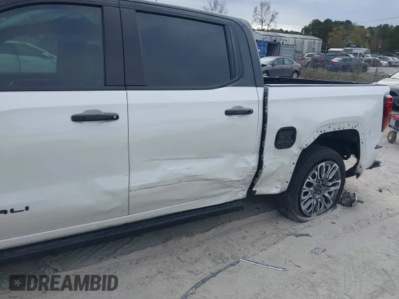 ✅ 2024 GMC Sierra 1500 Denali Ultimate • VIN: 1GTUUHE85RZ301522 • Lot: 43776174. Wystawiony na IAAI z przebiegiem 45 650 mil. Bezpłatny archiwum sprzedaży aukcyjnych z USA i szczegółowy raport historii pojazdu na DreamBid. Zdjęcie 6.