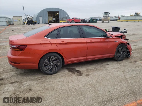 ✅ 2019 Volkswagen Jetta SEL Premium • VIN: 3VWG57BU7KM147941 • Лот: 40773333. Опубликован ранее на Copart с пробегом 81 700 миль. Бесплатный доступ к архиву аукционных продаж из США и подробный отчёт об истории автомобиля на DreamBid. Изображение 3.