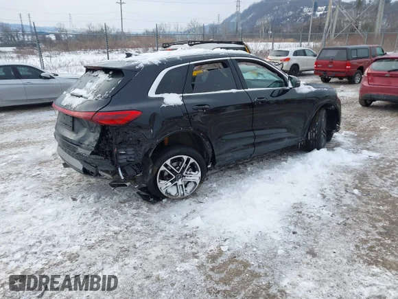✅ 2025 Audi Q5 Premium • VIN: WA11AAGU0S2100620 • Lot: 44284265. Wystawiony na IAAI z przebiegiem 958 mil. Bezpłatny archiwum sprzedaży aukcyjnych z USA i szczegółowy raport historii pojazdu na DreamBid. Zdjęcie 4.