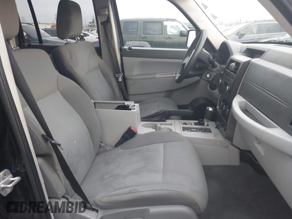 ✅ 2008 Jeep Liberty Sport • VIN: 1J8GN28K08W282997 • Lot: 44612678. Wystawiony na IAAI z przebiegiem 186 121 mil. Bezpłatny archiwum sprzedaży aukcyjnych z USA i szczegółowy raport historii pojazdu na DreamBid. Zdjęcie 5.