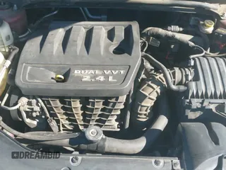 ✅ 2013 Chrysler 200 Touring • VIN: 1C3BCBEB6DN526698 • Lot: 43079303. Wystawiony na IAAI z przebiegiem 146 120 mil. Bezpłatny archiwum sprzedaży aukcyjnych z USA i szczegółowy raport historii pojazdu na DreamBid. Zdjęcie 13.