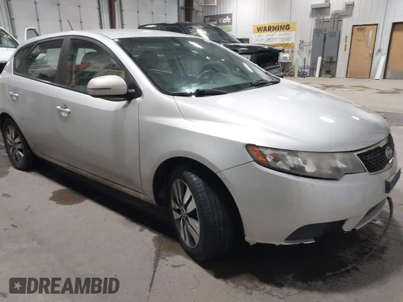 ✅ 2013 Kia Forte EX • VIN: KNAFU5A23D5681885 • Лот: 43973566. Опубликован ранее на IAAI с пробегом 173 873 миль. Бесплатный доступ к архиву аукционных продаж из США и подробный отчёт об истории автомобиля на DreamBid. Изображение 1.