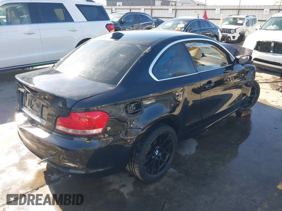 ✅ 2012 BMW 1 Series 128i • VIN: WBAUP7C56CVP22820 • Lot: 44051914. Wystawiony na IAAI z przebiegiem 81 293 mil. Bezpłatny archiwum sprzedaży aukcyjnych z USA i szczegółowy raport historii pojazdu na DreamBid. Zdjęcie 4.