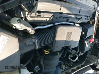 2019 Chevrolet Silverado 1500 Custom Trail Boss z VIN 3GCPYCEH1KG159440, wystawiony jako IAAI lot #42543729 z przebiegiem 45 352 mil mil oraz . Historia ofert i sprzedaży dostępna na DreamBid. Obrazek 20.