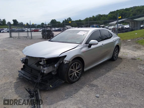 ✅ 2022 Toyota Camry Hybrid XLE • VIN: 4T1F31AK4NU592344 • Lot: 45337240. Wystawiony na IAAI z przebiegiem 36 116 mil. Bezpłatny archiwum sprzedaży aukcyjnych z USA i szczegółowy raport historii pojazdu na DreamBid. Zdjęcie 2.