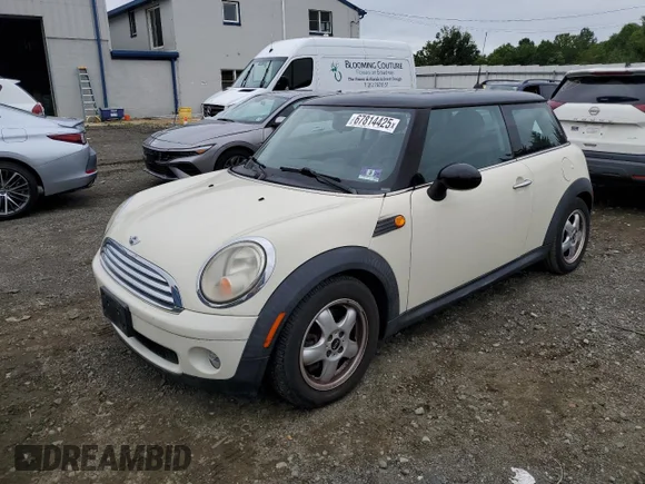 ✅ 2009 MINI Hardtop • VIN: WMWMF33589TW79470 • Лот: 67814425. Опубликован ранее на Copart с пробегом 40 590 миль. Бесплатный доступ к архиву аукционных продаж из США и подробный отчёт об истории автомобиля на DreamBid. Изображение 1.