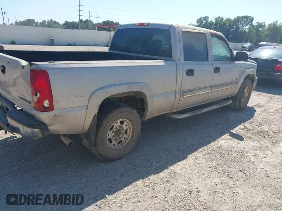 ✅ 2004 Chevrolet Silverado 2500 LT • VIN: 1GCGC23U54F251213 • Lot: 43139857. Wystawiony na IAAI z przebiegiem 195 396 mil. Bezpłatny archiwum sprzedaży aukcyjnych z USA i szczegółowy raport historii pojazdu na DreamBid. Zdjęcie 4.