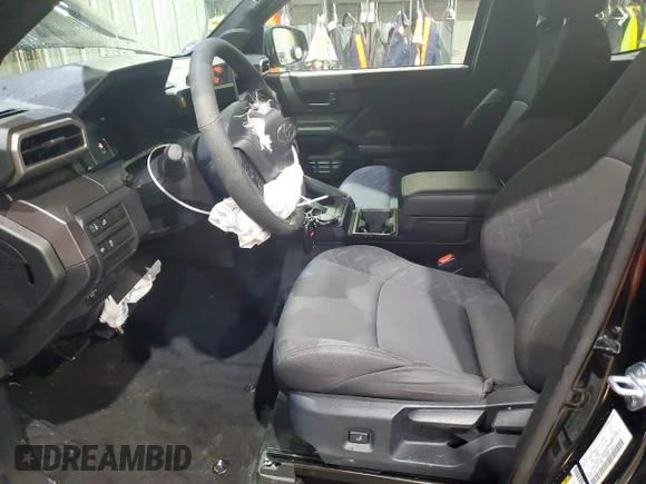 ✅ 2025 Toyota Tacoma SR5 • VIN: 3TMLB5JN7SM159015 • Lot: 72811035. Wystawiony na Copart z przebiegiem 7 351 mil. Bezpłatny archiwum sprzedaży aukcyjnych z USA i szczegółowy raport historii pojazdu na DreamBid. Zdjęcie 7.