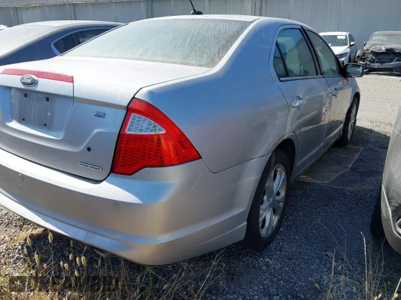 ✅ 2012 Ford Fusion SE • VIN: 3FAHP0HG8CR438825 • Lot: 45591937. Wystawiony na IAAI z przebiegiem 43 517 mil. Bezpłatny archiwum sprzedaży aukcyjnych z USA i szczegółowy raport historii pojazdu na DreamBid. Zdjęcie 4.