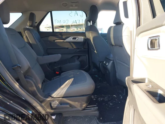 ✅ 2025 Ford Explorer Active • VIN: 1FMUK8DH8SGB75032 • Lot: 44257691. Wystawiony na IAAI z przebiegiem 3 891 mil. Bezpłatny archiwum sprzedaży aukcyjnych z USA i szczegółowy raport historii pojazdu na DreamBid. Zdjęcie 8.