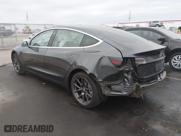 ✅ 2019 Tesla Model 3 Mid Range • VIN: 5YJ3E1EA9KF302171 • Lot: 43971940. Wystawiony na IAAI z przebiegiem 111 653 mil. Bezpłatny archiwum sprzedaży aukcyjnych z USA i szczegółowy raport historii pojazdu na DreamBid. Zdjęcie 3.
