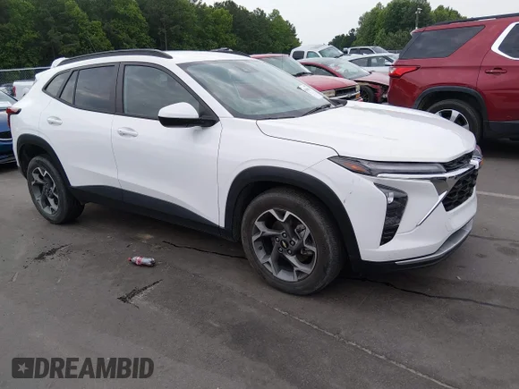 ✅ 2024 Chevrolet Trax LT • VIN: KL77LHE24RC093371 • Lot: 45060552. Wystawiony na IAAI z przebiegiem 33 031 mil. Bezpłatny archiwum sprzedaży aukcyjnych z USA i szczegółowy raport historii pojazdu na DreamBid. Zdjęcie 1.