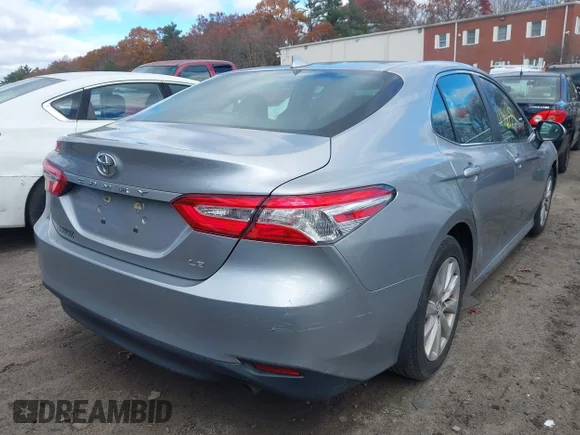 ✅ 2019 Toyota Camry LE • VIN: 4T1B11HK8KU737424 • Lot: 43688513. Wystawiony na IAAI z przebiegiem 55 101 mil. Bezpłatny archiwum sprzedaży aukcyjnych z USA i szczegółowy raport historii pojazdu na DreamBid. Zdjęcie 4.