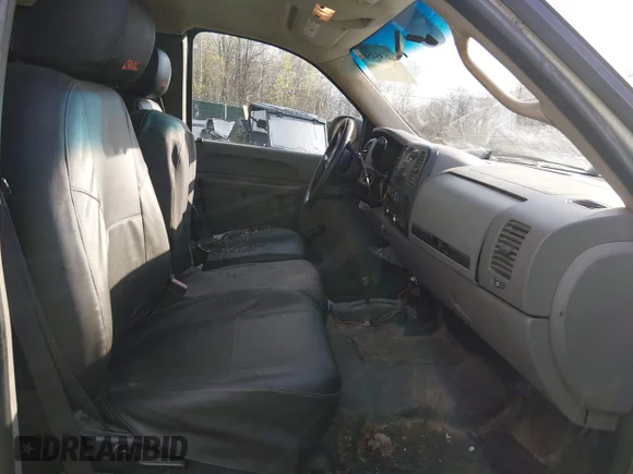 ✅ 2013 Chevrolet Silverado 1500 Work Truck • VIN: 1GCRKPEA3DZ146079 • Lot: 44835458. Wystawiony na IAAI z przebiegiem 231 206 mil. Bezpłatny archiwum sprzedaży aukcyjnych z USA i szczegółowy raport historii pojazdu na DreamBid. Zdjęcie 5.