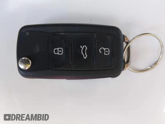 ✅ 2013 Volkswagen Beetle 2.5L • VIN: 3VWJX7AT0DM630456 • Lot: 45013642. Wystawiony na IAAI z przebiegiem 32 706 mil. Bezpłatny archiwum sprzedaży aukcyjnych z USA i szczegółowy raport historii pojazdu na DreamBid. Zdjęcie 11.