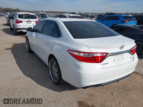 ✅ 2015 Toyota Camry XLE • VIN: 4T1BF1FK0FU105236 • Lot: 43798518. Wystawiony na IAAI z przebiegiem 112 284 mil. Bezpłatny archiwum sprzedaży aukcyjnych z USA i szczegółowy raport historii pojazdu na DreamBid. Zdjęcie 3.