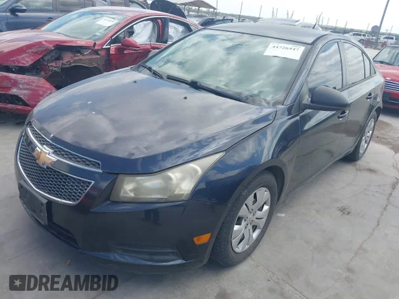 ✅ 2014 Chevrolet Cruze LS • VIN: 1G1PA5SH8E7427025 • Lot: 44726447. Wystawiony na IAAI z przebiegiem 127 204 mil. Bezpłatny archiwum sprzedaży aukcyjnych z USA i szczegółowy raport historii pojazdu na DreamBid. Zdjęcie 2.