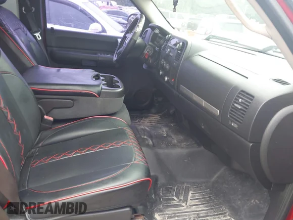 ✅ 2008 Chevrolet Silverado 1500 1LT • VIN: 1GCEC19C58Z231533 • Lot: 43187675. Wystawiony na IAAI z przebiegiem 192 364 mil. Bezpłatny archiwum sprzedaży aukcyjnych z USA i szczegółowy raport historii pojazdu na DreamBid. Zdjęcie 5.