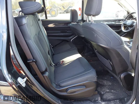 ✅ 2021 Jeep Grand Cherokee Altitude • VIN: 1C4RJKAGXM8168957 • Lot: 43597853. Wystawiony na IAAI z przebiegiem 53 247 mil. Bezpłatny archiwum sprzedaży aukcyjnych z USA i szczegółowy raport historii pojazdu na DreamBid. Zdjęcie 8.
