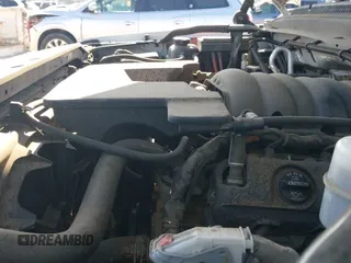 2018 Chevrolet Suburban LS z VIN 1GNSKGKC1JR137052, wystawiony jako IAAI lot #42942872 z przebiegiem 150 898 mil mil oraz . Historia ofert i sprzedaży dostępna na DreamBid. Obrazek 19.