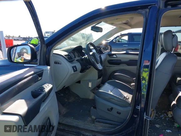 ✅ 2013 Volkswagen Routan SE • VIN: 2C4RVABGXDR725383 • Lot: 43484184. Wystawiony na IAAI z przebiegiem 179 611 mil. Bezpłatny archiwum sprzedaży aukcyjnych z USA i szczegółowy raport historii pojazdu na DreamBid. Zdjęcie 5.