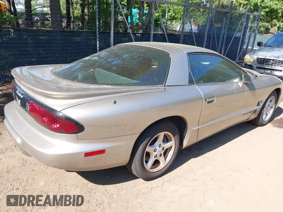 ✅ 2001 Pontiac Firebird Firebird • VIN: 2G2FS22K412126588 • Lot: 45113217. Wystawiony na IAAI z przebiegiem 46 179 mil. Bezpłatny archiwum sprzedaży aukcyjnych z USA i szczegółowy raport historii pojazdu na DreamBid. Zdjęcie 4.