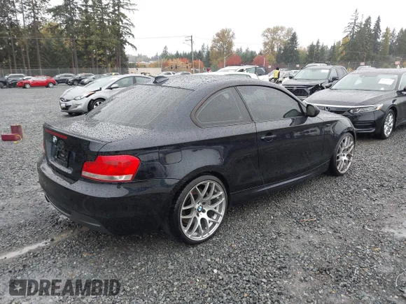 ✅ 2013 BMW 1 Series 135i • VIN: WBAUC9C5XDVY60353 • Lot: 43492266. Wystawiony na IAAI z przebiegiem 119 966 mil. Bezpłatny archiwum sprzedaży aukcyjnych z USA i szczegółowy raport historii pojazdu na DreamBid. Zdjęcie 4.