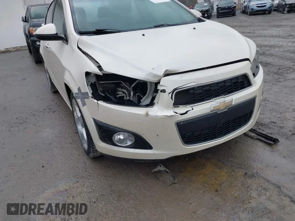 ✅ 2015 Chevrolet Sonic LTZ • VIN: 1G1JE5SB5F4136717 • Lot: 41675534. Wystawiony na IAAI z przebiegiem 67 453 mil. Bezpłatny archiwum sprzedaży aukcyjnych z USA i szczegółowy raport historii pojazdu na DreamBid. Zdjęcie 6.