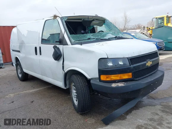 ✅ 2021 Chevrolet Express Cargo • VIN: 1GCWGAFP1M1176054 • Лот: 43979513. Опубліковано раніше на IAAI з пробігом 97 218 миль. Безкоштовний доступ до архіву аукціонних продажів зі США та докладний звіт про історію автомобіля на DreamBid. Зображення 1.