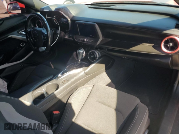 ✅ 2020 Chevrolet Camaro 1LT • VIN: 1G1FB3DX2L0132736 • Lot: 67129425. Wystawiony na Copart z przebiegiem 76 886 mil. Bezpłatny archiwum sprzedaży aukcyjnych z USA i szczegółowy raport historii pojazdu na DreamBid. Zdjęcie 8.