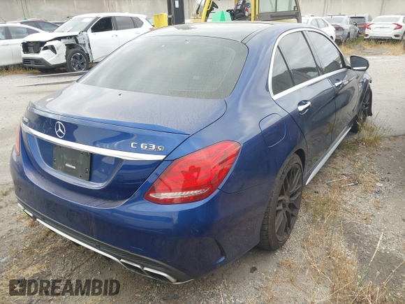 ✅ 2017 Mercedes-Benz C 63 S AMG • VIN: 55SWF8HB2HU195852 • Lot: 45139886. Wystawiony na IAAI z przebiegiem 88 439 mil. Bezpłatny archiwum sprzedaży aukcyjnych z USA i szczegółowy raport historii pojazdu na DreamBid. Zdjęcie 4.