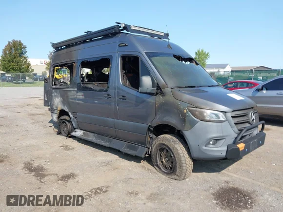 ✅ 2021 Mercedes-Benz Sprinter Crew • VIN: W1W4EBVY4MT074530 • Lot: 43138863. Wystawiony na IAAI z przebiegiem 53 586 mil. Bezpłatny archiwum sprzedaży aukcyjnych z USA i szczegółowy raport historii pojazdu na DreamBid. Zdjęcie 1.