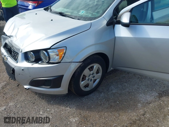 ✅ 2013 Chevrolet Sonic LS • VIN: 1G1JA5SH1D4249853 • Lot: 44503149. Wystawiony na IAAI z przebiegiem 78 018 mil. Bezpłatny archiwum sprzedaży aukcyjnych z USA i szczegółowy raport historii pojazdu na DreamBid. Zdjęcie 6.