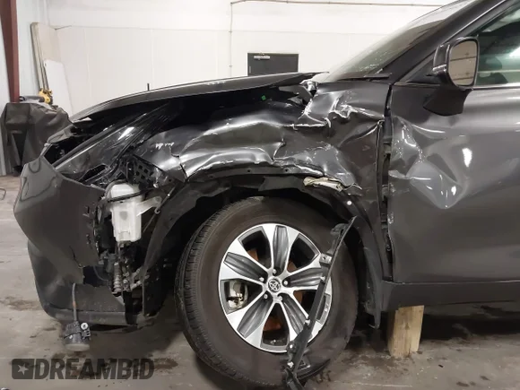 ✅ 2022 Toyota Highlander XLE • VIN: 5TDGZRBH8NS596782 • Lot: 44915127. Wystawiony na IAAI z przebiegiem 56 931 mil. Bezpłatny archiwum sprzedaży aukcyjnych z USA i szczegółowy raport historii pojazdu na DreamBid. Zdjęcie 6.