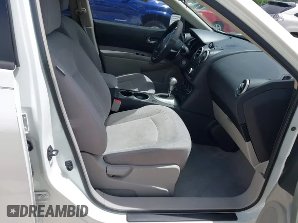 ✅ 2015 Nissan Rogue S • VIN: JN8AS5MTXFW650738 • Lot: 44760496. Wystawiony na IAAI z przebiegiem 107 952 mil. Bezpłatny archiwum sprzedaży aukcyjnych z USA i szczegółowy raport historii pojazdu na DreamBid. Zdjęcie 5.