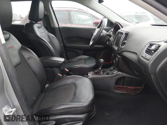 ✅ 2021 Jeep Compass Trailhawk • VIN: 3C4NJDDBXMT574202 • Лот: 45149833. Опубліковано раніше на IAAI з пробігом 123 422 миль. Безкоштовний доступ до архіву аукціонних продажів зі США та докладний звіт про історію автомобіля на DreamBid. Зображення 5.