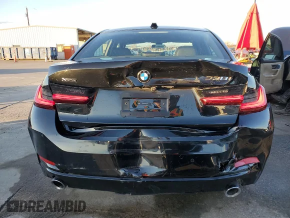✅ 2023 BMW 3 Series 330i xDrive • VIN: 3MW89FF05P8D74507 • Лот: 82019423. Опубликован ранее на Copart с пробегом 10 107 миль. Бесплатный доступ к архиву аукционных продаж из США и подробный отчёт об истории автомобиля на DreamBid. Изображение 6.