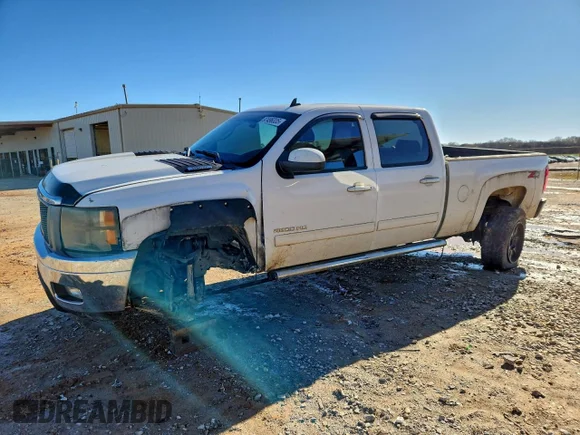 ✅ 2011 Chevrolet Silverado 2500HD LTZ • VIN: 1GC1KYCG6BF242815 • Lot: 97496335. Listed on Copart with 165,676 mi. Free auction sales archive from the USA and detailed vehicle history report at DreamBid. Image 1.