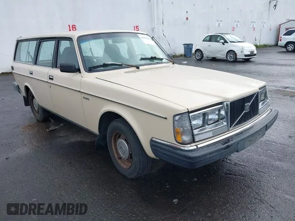✅ 1983 Volvo 240 DL • VIN: YV1AX8855D1498415 • Lot: 41965083. Listed on IAAI with 312,606 mi. Free auction sales archive from the USA and detailed vehicle history report at DreamBid. Image 1.
