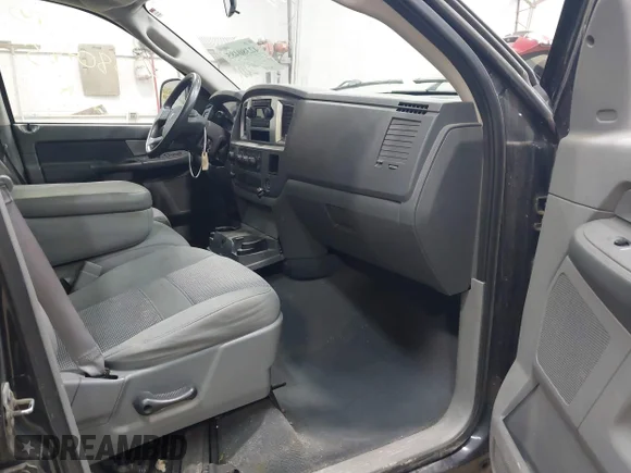 ✅ 2008 Dodge 1500 ST • VIN: 1D7HU18258J239896 • Лот: 42380485. Опубліковано раніше на IAAI з пробігом 178 712 миль. Безкоштовний доступ до архіву аукціонних продажів зі США та докладний звіт про історію автомобіля на DreamBid. Зображення 5.