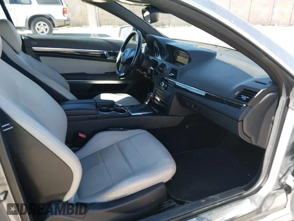✅ 2011 Mercedes-Benz E 550 • VIN: WDDKK7CF8BF068578 • Lot: 44358131. Wystawiony na IAAI z przebiegiem 89 164 mil. Bezpłatny archiwum sprzedaży aukcyjnych z USA i szczegółowy raport historii pojazdu na DreamBid. Zdjęcie 5.