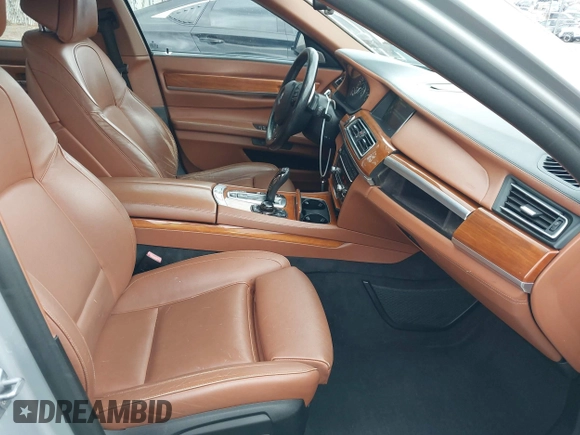 ✅ 2013 BMW 7 Series 750Li xDrive • VIN: WBAYF8C50DD140147 • Lot: 43699433. Wystawiony na IAAI z przebiegiem 113 189 mil. Bezpłatny archiwum sprzedaży aukcyjnych z USA i szczegółowy raport historii pojazdu na DreamBid. Zdjęcie 5.