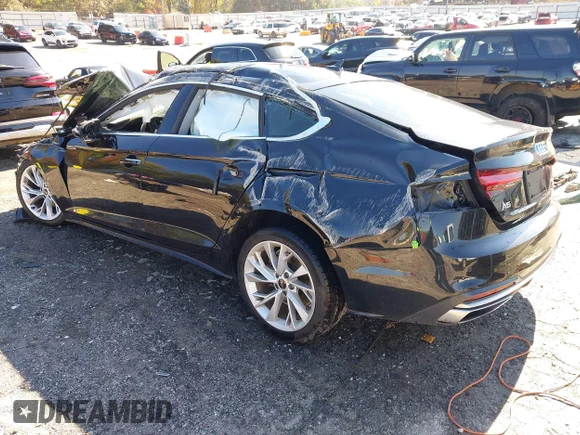 ✅ 2022 Audi A5 Sportback Premium Plus • VIN: WAUCBCF58NA034102 • Lot: 43585859. Wystawiony na IAAI z przebiegiem 51 962 mil. Bezpłatny archiwum sprzedaży aukcyjnych z USA i szczegółowy raport historii pojazdu na DreamBid. Zdjęcie 3.