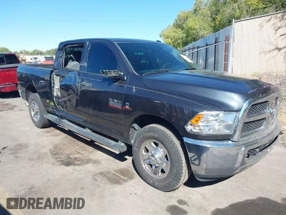 ✅ 2018 Ram 2500 Tradesman • VIN: 3C6UR4CL3JG112686 • Лот: 43239003. Опубліковано раніше на IAAI з пробігом 147 070 миль. Безкоштовний доступ до архіву аукціонних продажів зі США та докладний звіт про історію автомобіля на DreamBid. Зображення 1.