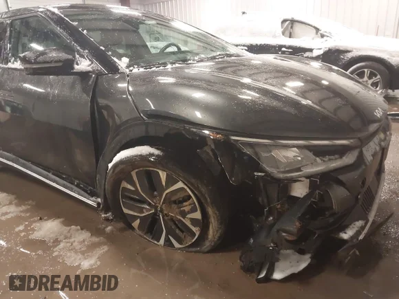 ✅ 2024 Kia EV6 Wind • VIN: KNDC3DLC4R5175580 • Lot: 44128411. Wystawiony na IAAI z przebiegiem 24 506 mil. Bezpłatny archiwum sprzedaży aukcyjnych z USA i szczegółowy raport historii pojazdu na DreamBid. Zdjęcie 6.