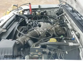 ✅ 2001 Nissan Frontier XE • VIN: 1N6ED27T51C374221 • Lot: 43785711. Wystawiony na IAAI z przebiegiem 328 469 mil. Bezpłatny archiwum sprzedaży aukcyjnych z USA i szczegółowy raport historii pojazdu na DreamBid. Zdjęcie 13.