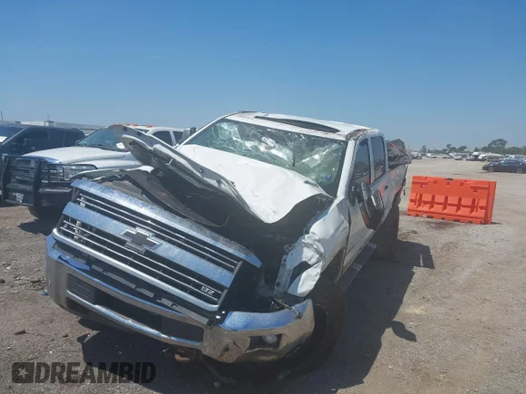 ✅ 2017 Chevrolet Silverado 2500HD LTZ • VIN: 1GC1KWEY2HF245262 • Lot: 45104553. Wystawiony na IAAI z przebiegiem Nie podano. Bezpłatny archiwum sprzedaży aukcyjnych z USA i szczegółowy raport historii pojazdu na DreamBid. Zdjęcie 6.