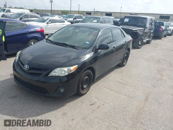 ✅ 2011 Toyota Corolla LE • VIN: JTDBU4EE0B9149659 • Lot: 44877571. Wystawiony na IAAI z przebiegiem 100 669 mil. Bezpłatny archiwum sprzedaży aukcyjnych z USA i szczegółowy raport historii pojazdu na DreamBid. Zdjęcie 2.